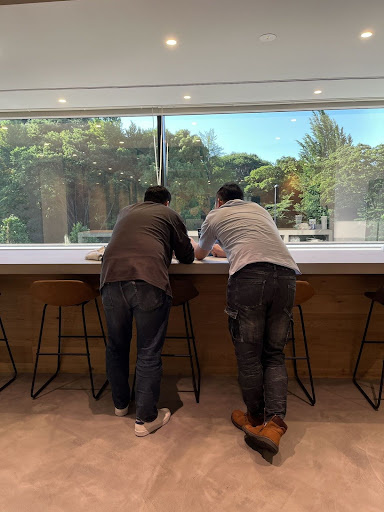 N先輩と私の兄弟のような後ろ姿